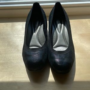Women’s Trotters dress flats size 6 1/2 WW - lightly worn
